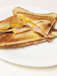 卵とハムとチーズのホットサンド-レシピのメイン写真