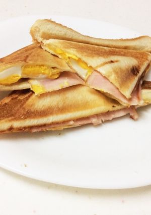 卵とハムとチーズのホットサンド-レシピのメイン写真