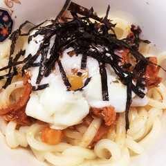 รูปของ 韓国の唐辛子ツナ缶で☆温玉辛ビビンうどん