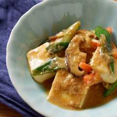 รูปของ 豆腐とたっぷり野菜の味噌煮