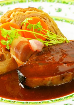 大和牛の赤ワイン煮と春キャベツのブレゼ-レシピのメイン写真