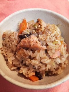 炊飯器で☆生鮭のバター醤油炊き込みご飯-レシピのメイン写真