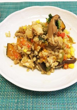 キヌアと押麦の温サラダ-レシピのメイン写真