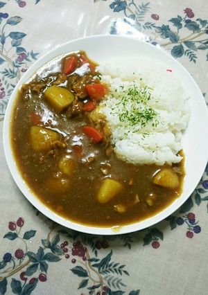 市販ルーに中濃ソースで♪懐かしいカレー☆-レシピのメイン写真