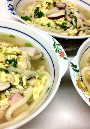 風邪ひきが多い日に〜家族で卵とじうどん-レシピのメイン写真