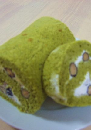 残った黒豆で簡単♪抹茶黒豆ロールケーキ-レシピのメイン写真
