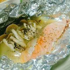 รูปของ 鮭ときのこのバターホイル焼き