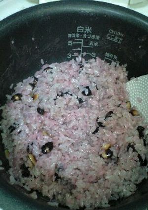 農家直伝！生の豆からピンクの簡単黒豆ご飯-レシピのメイン写真