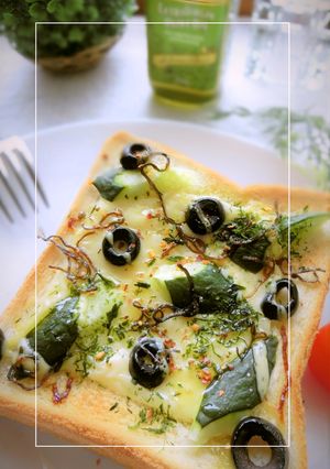 胡瓜×黒オリーブ×塩昆布の和トースト-レシピのメイン写真