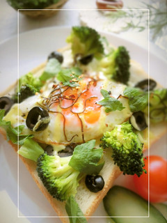 目玉焼き×ブロ×オリーブ✧和トースト-レシピのメイン写真