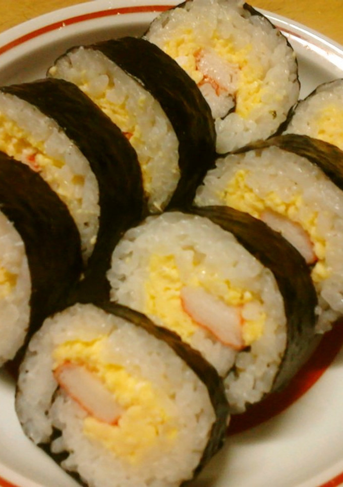 かにかまと炒り卵の太巻き　恵方巻きにも-レシピのメイン写真