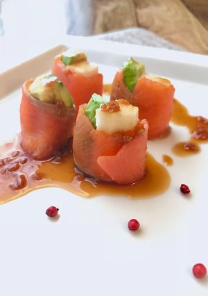 サーモンのアボカド巻き 醤油こうじソース-レシピのメイン写真