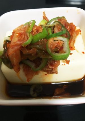 豆腐のキムチ乗せ♡即簡単おつまみ！-レシピのメイン写真