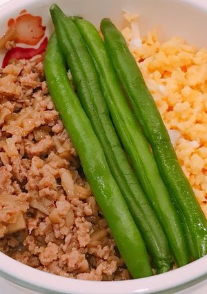 蓮根と舞茸入りの肉そぼろの、３色そぼろ丼-レシピのメイン写真