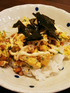 納豆とたまごと豆苗炒めのせごはん-レシピのメイン写真
