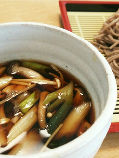 ざる蕎麦 茸と長ねぎの温つけ汁-レシピのメイン写真