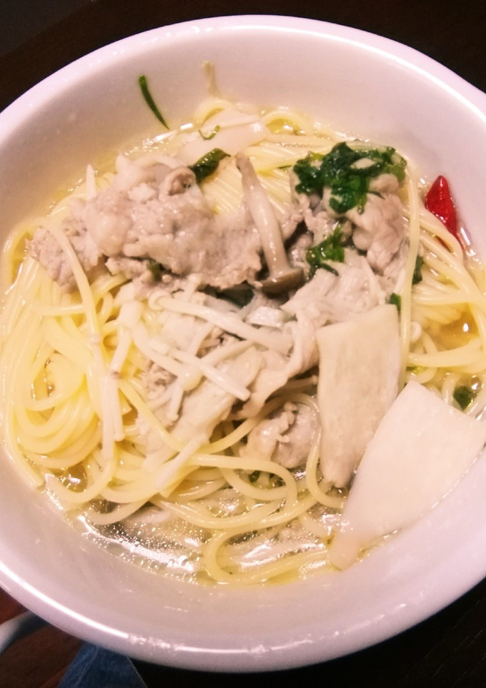 にんにくと豚肉ときのこのスープスパ-レシピのメイン写真