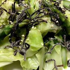 A picture of あと一品！キャベツとアスパラを塩昆布で.