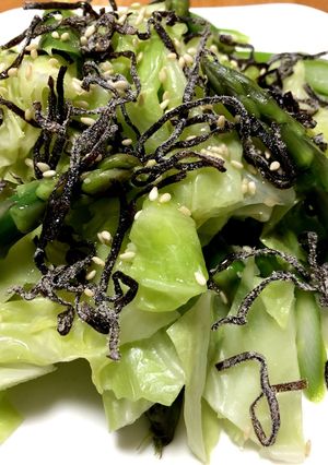 あと一品！キャベツとアスパラを塩昆布で-レシピのメイン写真