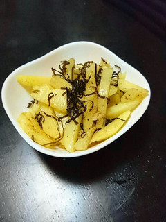 ガリバタで旨い☆じゃがいもの塩昆布炒め-レシピのメイン写真