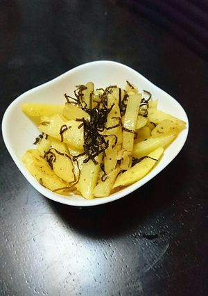ガリバタで旨い☆じゃがいもの塩昆布炒め-レシピのメイン写真