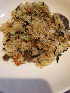 ひじき煮リメイク!梅ひじきチャーハン-レシピのメイン写真