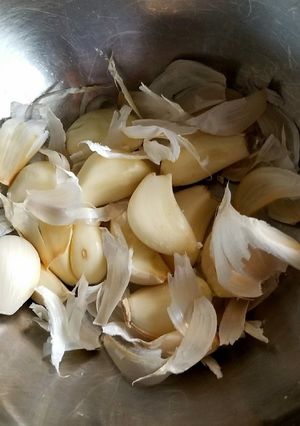 ニンニクの皮が驚くほど綺麗にむける-レシピのメイン写真