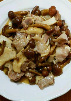 豚バラ肉と株なめこのバター醤油炒め-レシピのメイン写真