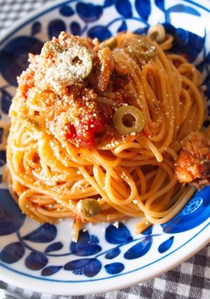 鯖水煮缶とトマトホール缶の贅沢節約パスタ-レシピのメイン写真