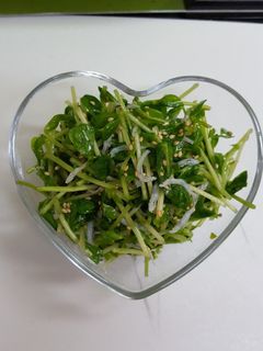 【簡単】豆苗とシラスのサラダ-レシピのメイン写真