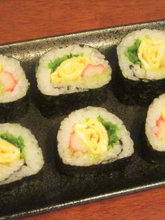 かにかまとだし巻き卵と三つ葉の巻き寿司-レシピのメイン写真