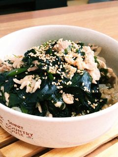 シャキッと!生わかめと豚肉のさっと炒め-レシピのメイン写真