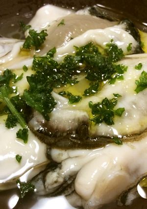 生牡蠣にオリーブオイルと岩塩を少し-レシピのメイン写真