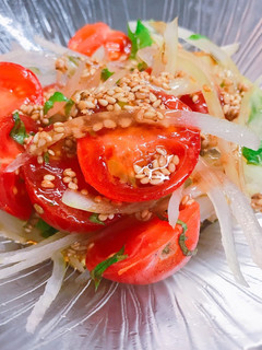 トマトと玉ねぎの胡麻ドレッシングサラダ-レシピのメイン写真