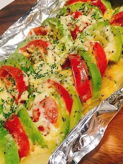 おつまみにも✧アボカドトマトのチーズ焼き-レシピのメイン写真