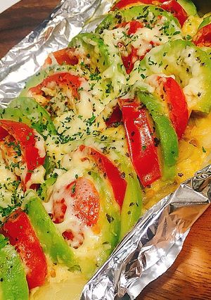 おつまみにも✧アボカドトマトのチーズ焼き-レシピのメイン写真