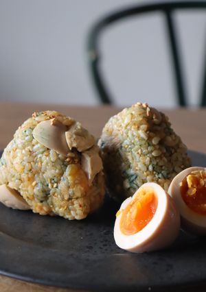 コンビニ食材!煮卵とキムチのやみつき飯-レシピのメイン写真