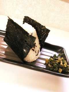 簡単混ぜ込み♡塩昆布バターおにぎり-レシピのメイン写真