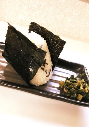 簡単混ぜ込み♡塩昆布バターおにぎり-レシピのメイン写真