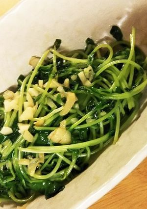 しゃきしゃき！豆苗のガーリック炒め-レシピのメイン写真
