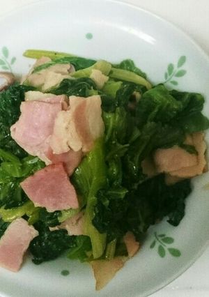 レタスの外葉とセロリの葉のベーコン炒め-レシピのメイン写真
