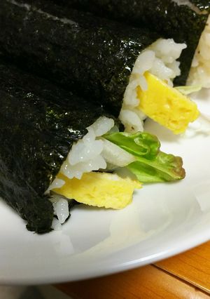 おっさんの冷凍エビ胡瓜葉野菜卵の巻き寿司-レシピのメイン写真