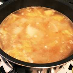 รูปของ ちょっと洋風な♡白菜と大根の味噌汁