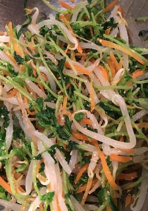 豆苗・もやし・人参の和え物-レシピのメイン写真
