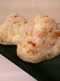 梅マヨチーズおにぎり☆おかか入り-レシピのメイン写真