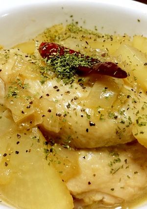 簡単！鶏の手羽先と大根（カブ）のコンソメ-レシピのメイン写真