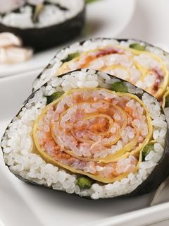簡単*バラの飾り巻きずし(恵方巻きにも)-レシピのメイン写真