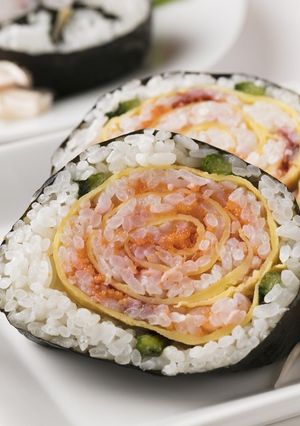 簡単＊バラの飾り巻きずし（恵方巻きにも）-レシピのメイン写真