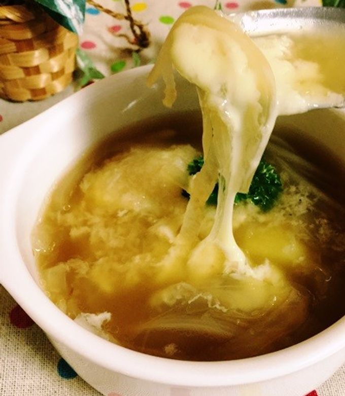 チーズがトロリ☆ポテトオニオンスープ by ☆あっつぁん