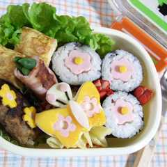 รูปของ おさかなソーセージでお花海苔巻き弁当